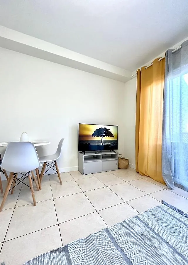 Mi Casa Orlando Apartments アデヘ